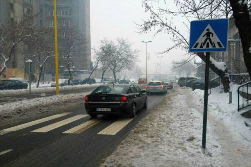 Snijeg otežava saobraćaj u BiH