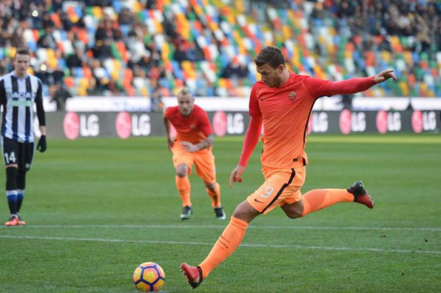 Video - Džeko u šali: Potrebna je energija za onakav šut!