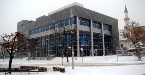 "Spolja gladac – unutra jadac"