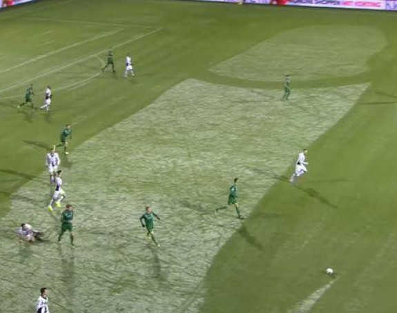 Хрвати на терену "цртају" свастику, а Холанђани...?!