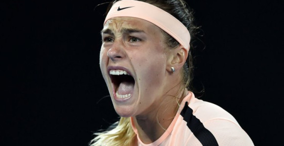 Video: Stenjala, vrištala, pa je publika zezala!