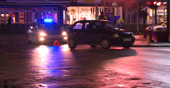 Аутом ударио два пјешака