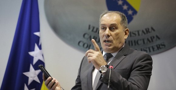 Мектић: Раскринкаћу и Вукотића!