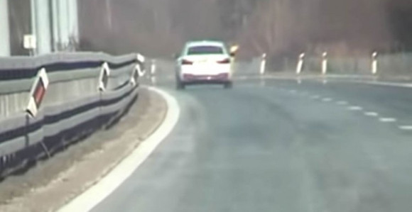 Vozač BMW-a jurio preko 250 km/h