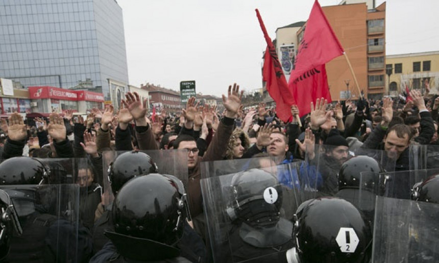 Lažna država Kosovo u potpunom haosu