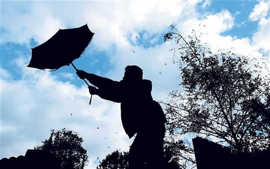 Srbija: Upozorenje, letjeće krovovi i grane