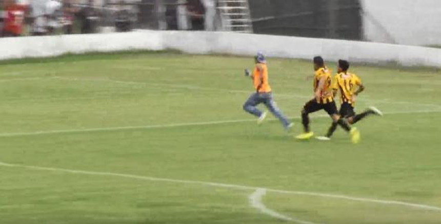 Video: U Argentini se i redari tuku sa igračima!