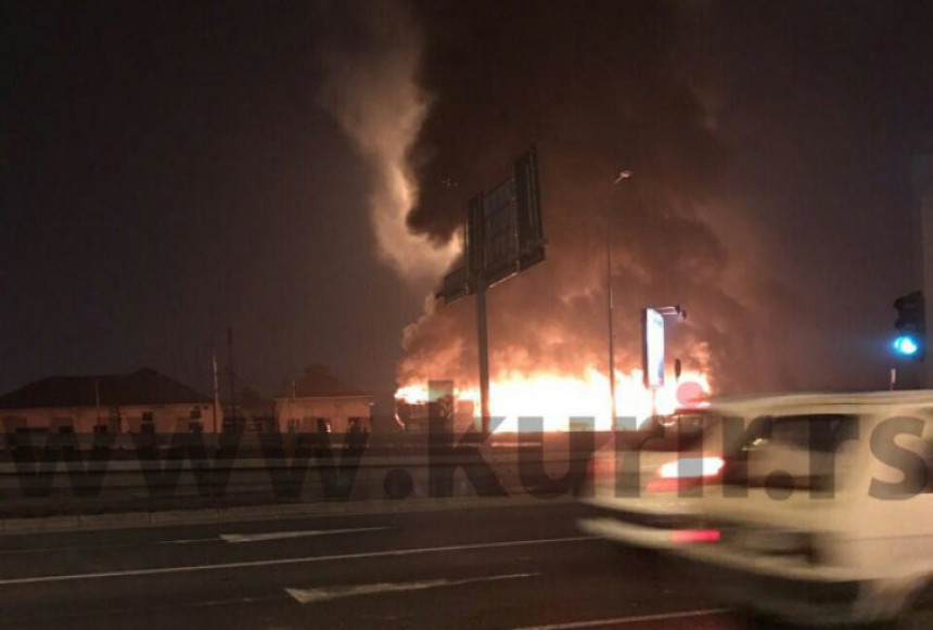 Izbjeglice zapalile voz u Beogradu