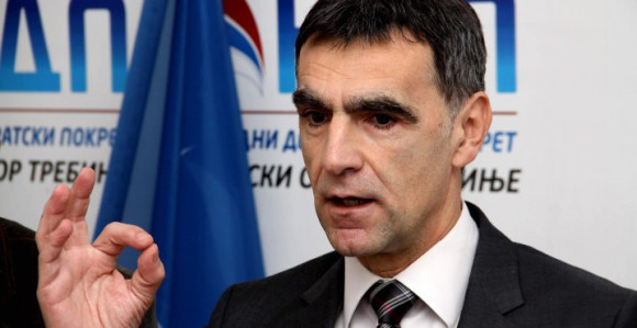 Dodik na strani Vučićevih protivnika