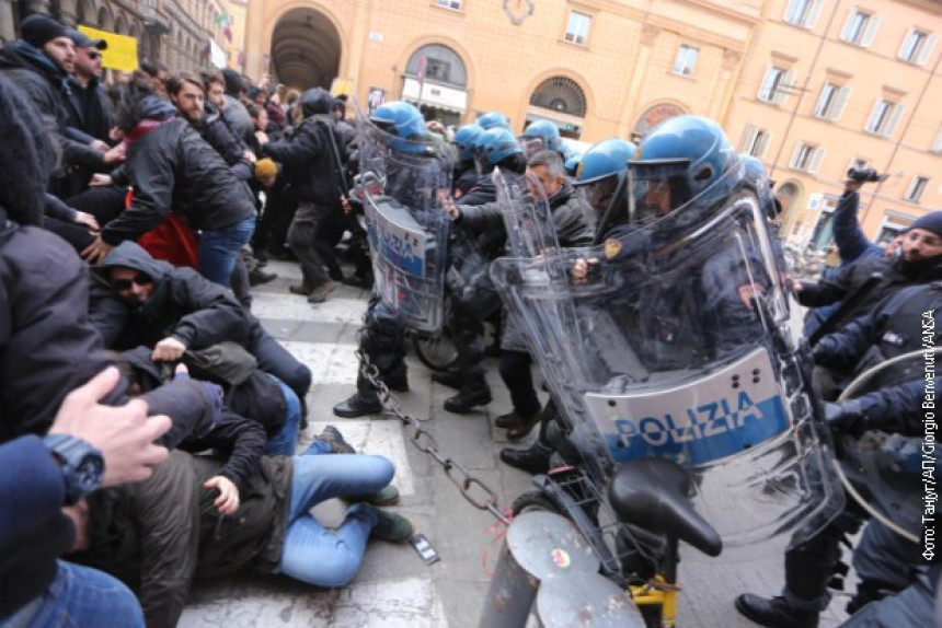 Sukob policije i demonstranata