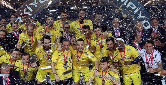 Kalinić "ugasio" Efes, Obradović osvojio 41. trofej!