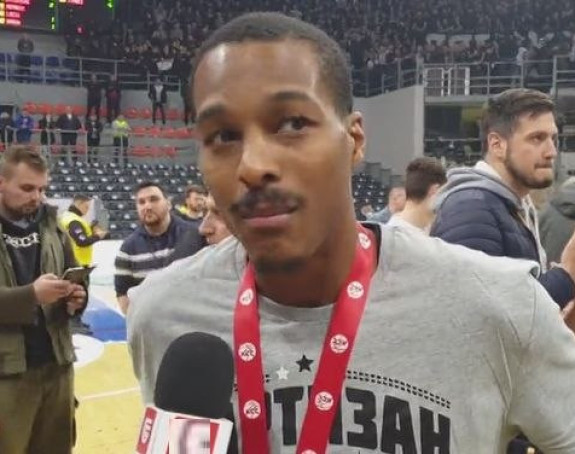 Flert sa tripl-dablom i MVP priznanje za Aleksa Renfroa!