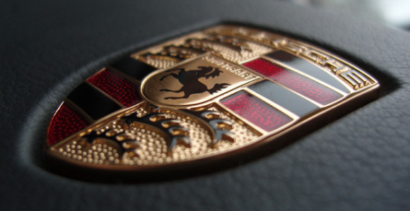 Porše časti zaposlene sa po 8.911 €