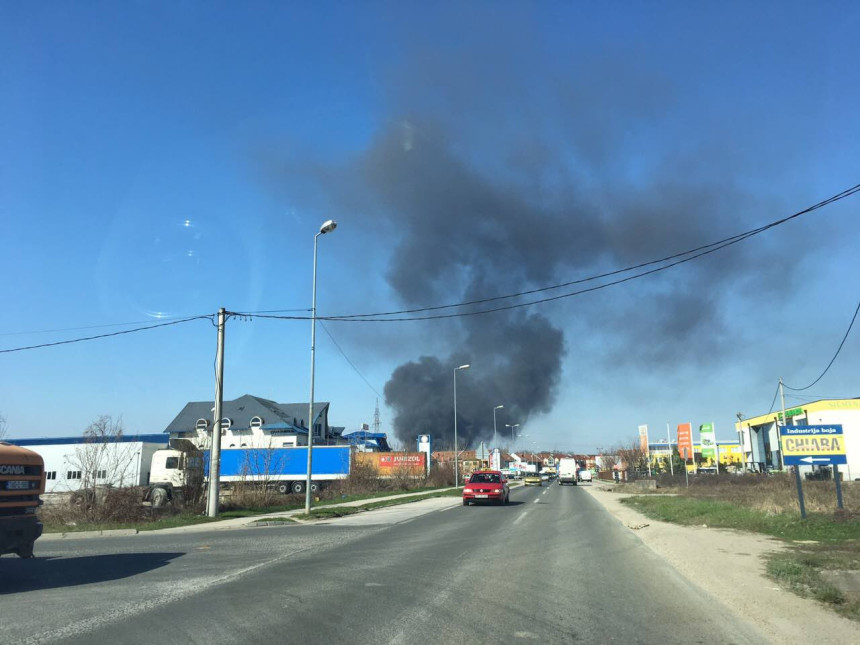 Угашен пожар на отпаду у Брчком