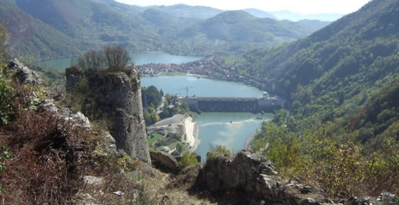 Stari gradovi na grani od oblaka