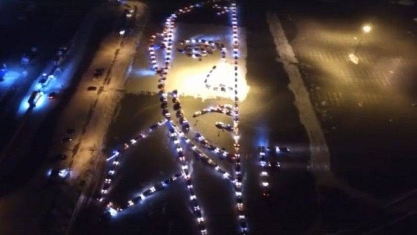 Putinov portret od 300 automobila