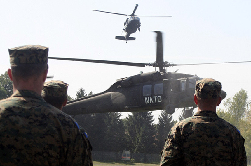 Političke svađe, vojni dogovori