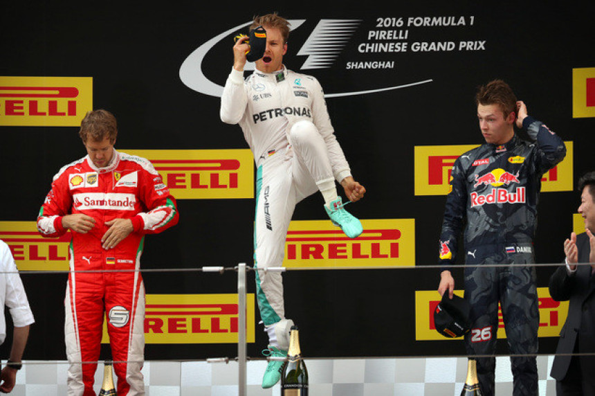 F1: ‘'Het-trik'’ Rozberga, herojska trka Fetela u Kini!