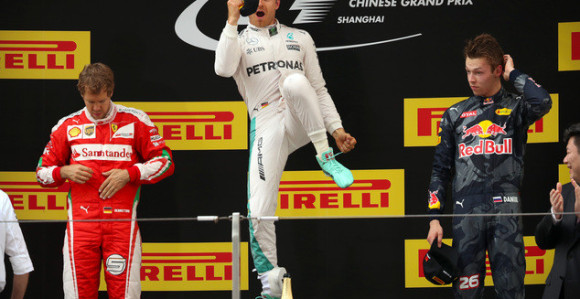 F1: ‘'Het-trik'’ Rozberga, herojska trka Fetela u Kini!