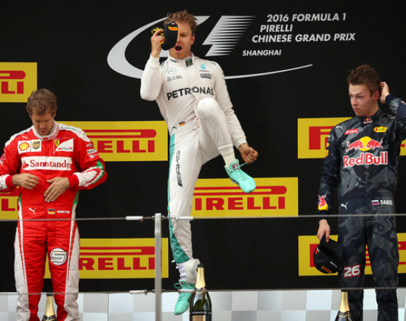 F1: ‘'Het-trik'’ Rozberga, herojska trka Fetela u Kini!