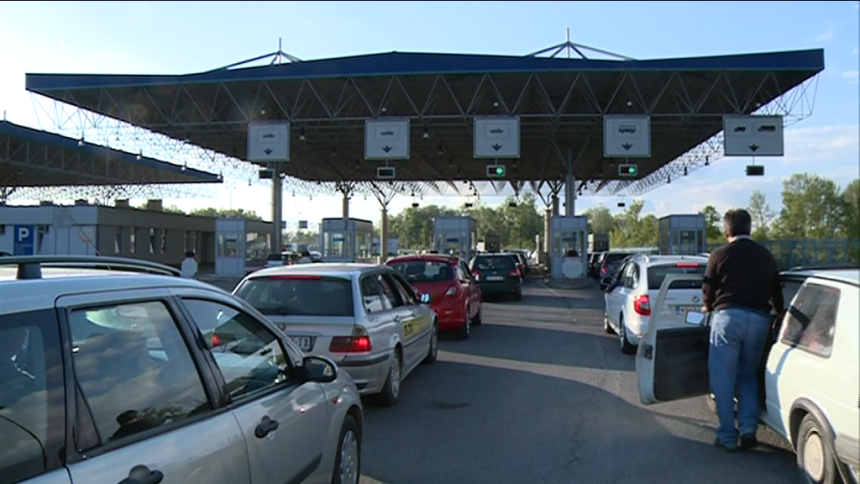 Gužve i čekanja: Putnici ogorčeni