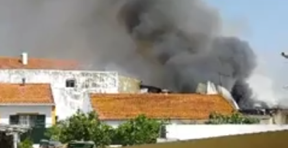 Pad aviona na supermarket