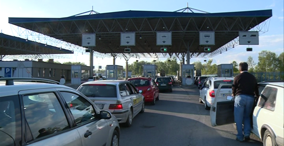 Gužve i čekanja: Putnici ogorčeni