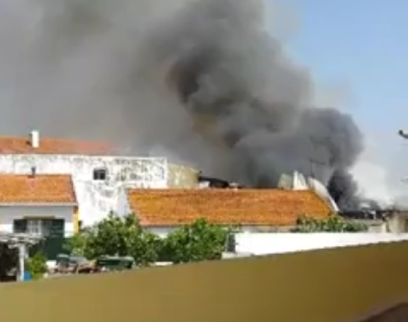 Pad aviona na supermarket