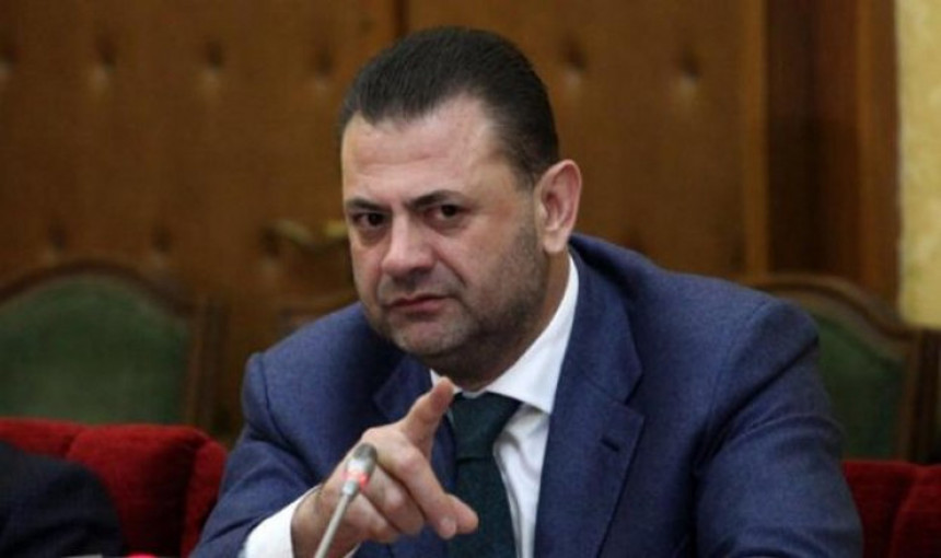 Albanski poslanik dobio sankcije