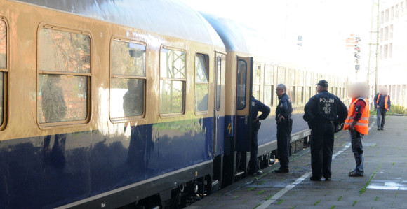 Navijači Borusije silovali 19-ogodišnju djevojku u vozu!