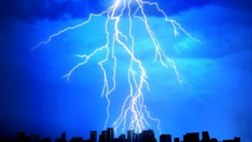 Protutnjala jaka oluja Atinom 