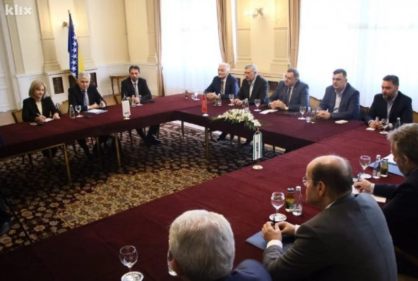Сарајево: У току састанак лидера