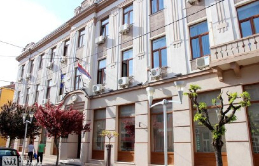 Novca ima za funkcionere