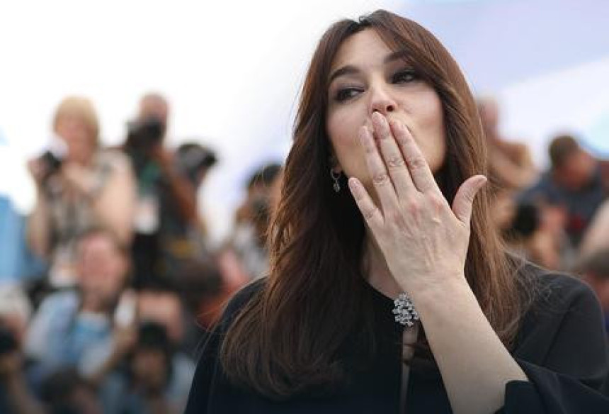 Monika Beluči plijeni ljepotom