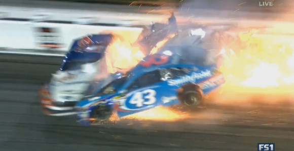 Video - Naskar: Stravičan udes, automobili goreli!