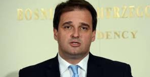 Vlada dovela RS do propasti