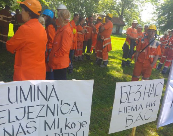 Radnici u parku čekaju glasanje