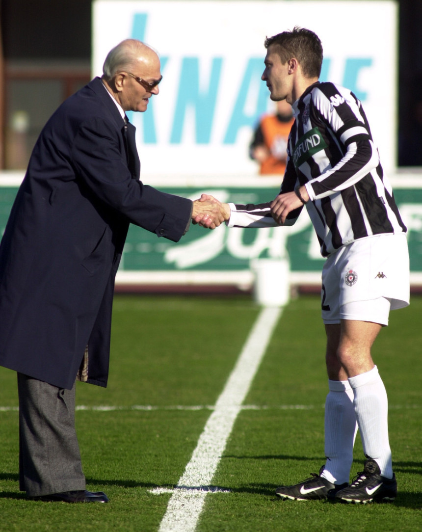 Opet prekrečen mural legende Partizana!