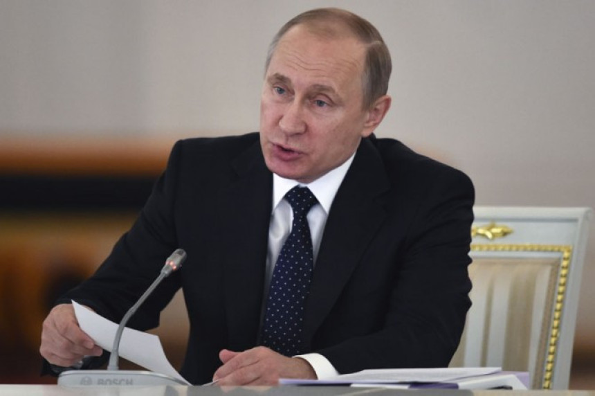ЕУРО - Путин се пита: Како је могло 200 Руса да пребије на хиљаде Енглеза?!