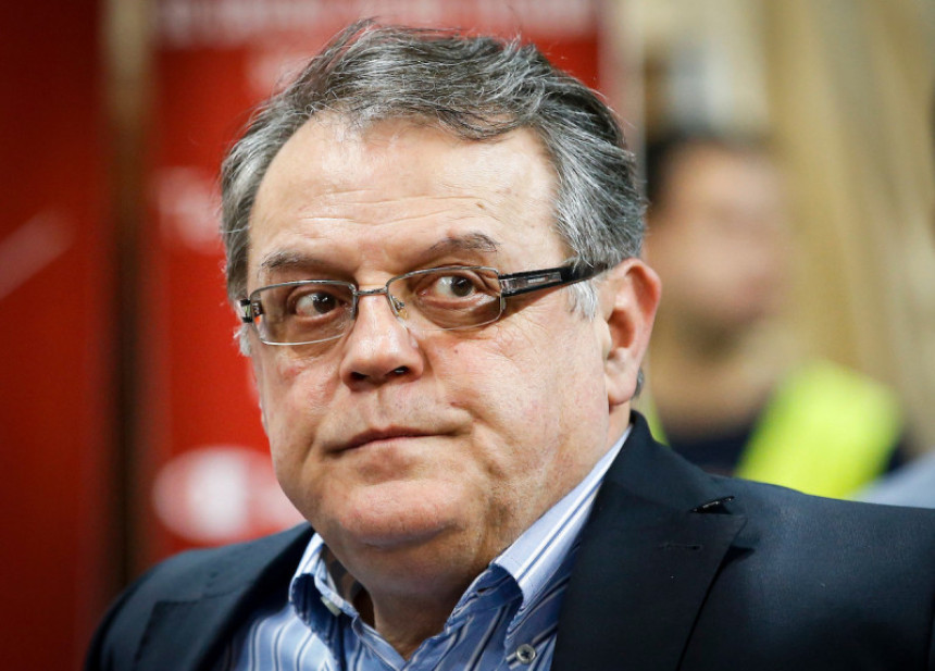 Човић у поноћ: Размишљам да ли да наставим...?!