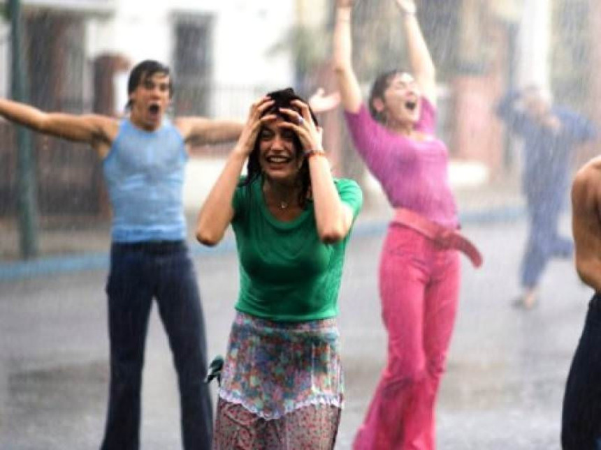 Oblačno vrijeme uz slabu kišu