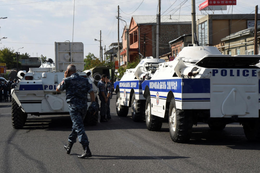 Ustanak i u Jermeniji? "Pala" policijska baza 