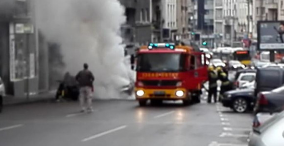 Drama u Beogradu, gore automobili!