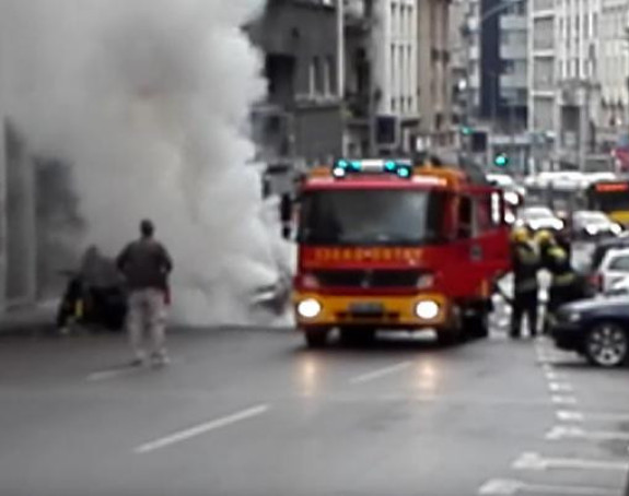 Drama u Beogradu, gore automobili!
