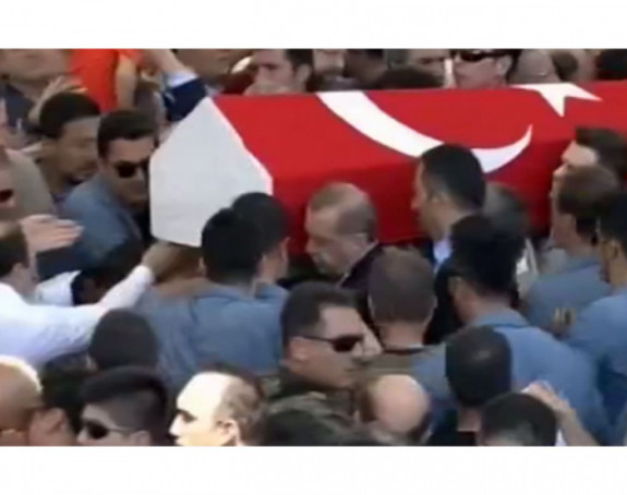 Турска се опрашта од жртава војног удара