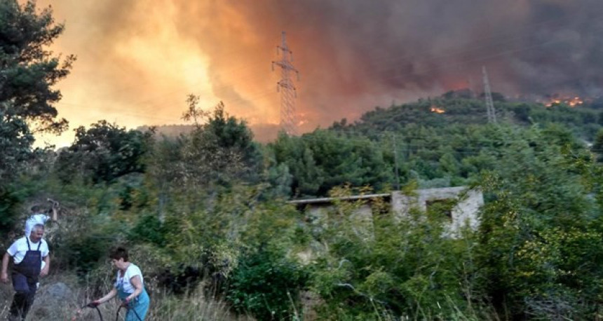 Хаос код Сплита, пожар се шири