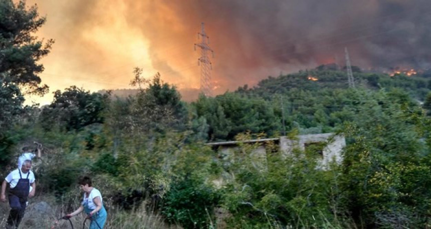 Haos kod Splita, požar se širi