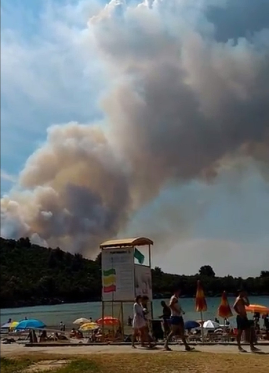 Evakuacija kod Tivta zbog požara
