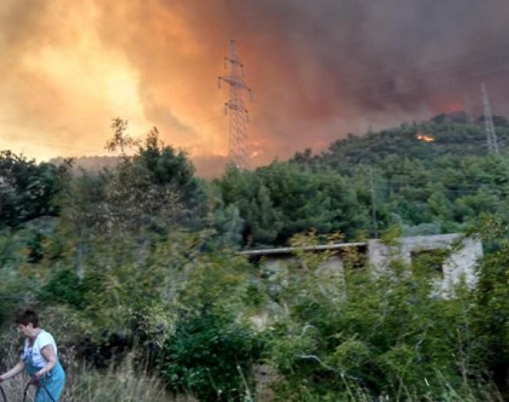 Haos kod Splita, požar se širi