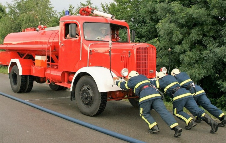 Vatrogasna vozila od četiri decenije 